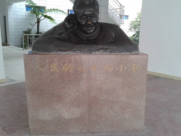 㶫赸ϷְҵѧԺУ԰