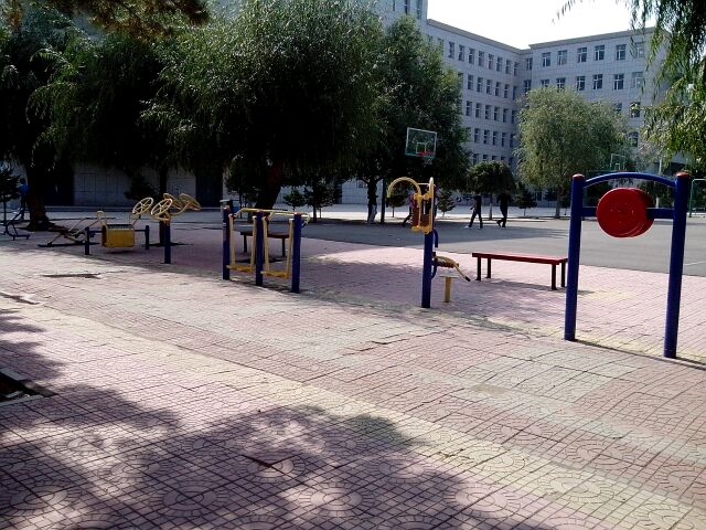 ׳ҽѧߵרѧУУ԰